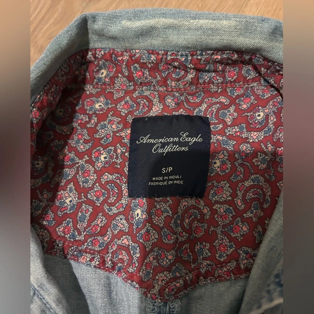 American Eagle Women’s Western 100% Cotton Denim button down shirt Size Small - Picture 5 of 6